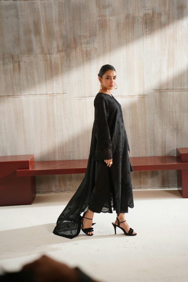 black lawn dress shoot by muneeb malhotra
