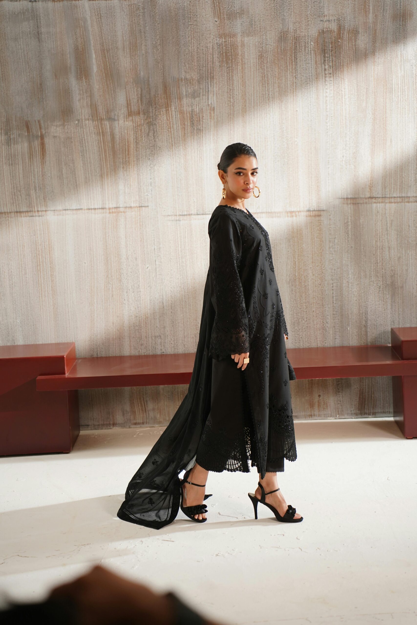 black lawn dress shoot by muneeb malhotra